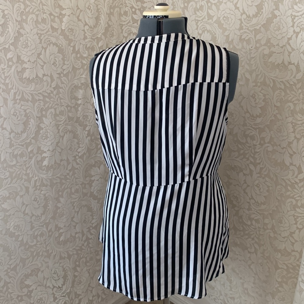 ❌SOLD❌TORRID PEPLUM GEORGETTE BUTTON-FRONT TIE-FRONT BLOUSE - Picture 7 of 9